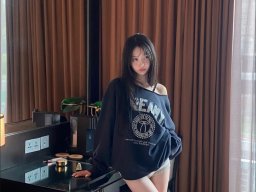 beautiful-students-260924-260924-043