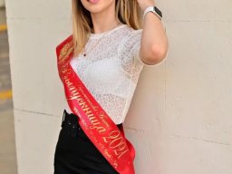 beautiful-students-260924-260924-046
