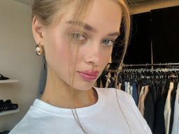 beautiful-students-260924-260924-048