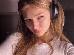 beautiful-students-260924-260924-049
