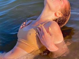 beautiful-students-260924-260924-049
