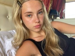 beautiful-students-260924-260924-057