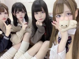 beautiful-students-260924-260924-064