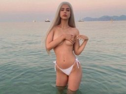 beautiful-students-260924-260924-068