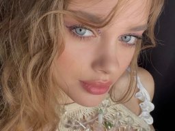 beautiful-students-260924-260924-068