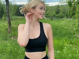 beautiful-students-260924-260924-077