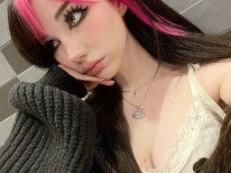 beautiful-students-260924-260924-077