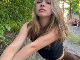 beautiful-students-260924-260924-077