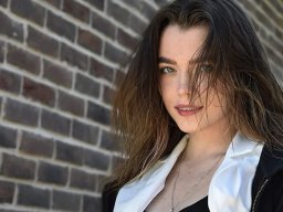 beautiful-students-260924-260924-078
