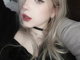 beautiful-students-260924-260924-078
