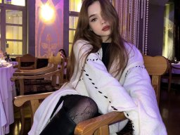 beautiful-students-260924-260924-079