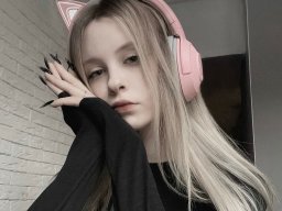 beautiful-students-260924-260924-080