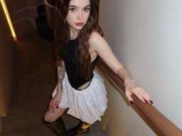 beautiful-students-260924-260924-086