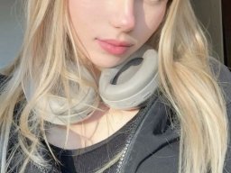beautiful-students-260924-260924-086