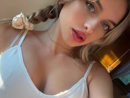 beautiful-students-260924-260924-086