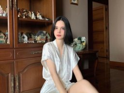 beautiful-students-260924-260924-088