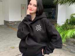 beautiful-students-260924-260924-088
