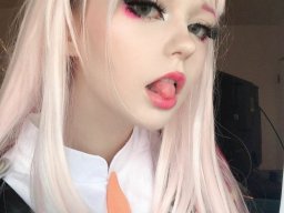 beautiful-students-260924-260924-089