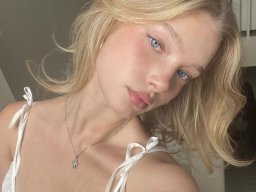 beautiful-students-260924-260924-089